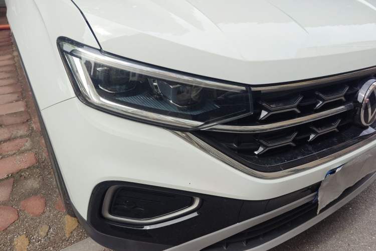 Used Volkswagen Tayron 2023 300TSI Two-Wheel-Drive Luxury Plus Advanced Edition Right Front Headlight