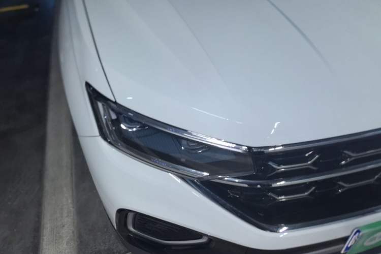 Used Volkswagen Tayron 2023 330TSI Two-Wheel-Drive Luxury Plus Advanced Version Right Front Headlight