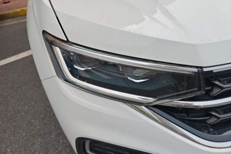 Used Volkswagen Tayron 2023 330TSI Two-Wheel-Drive Luxury Plus Advanced Version Right Front Headlight