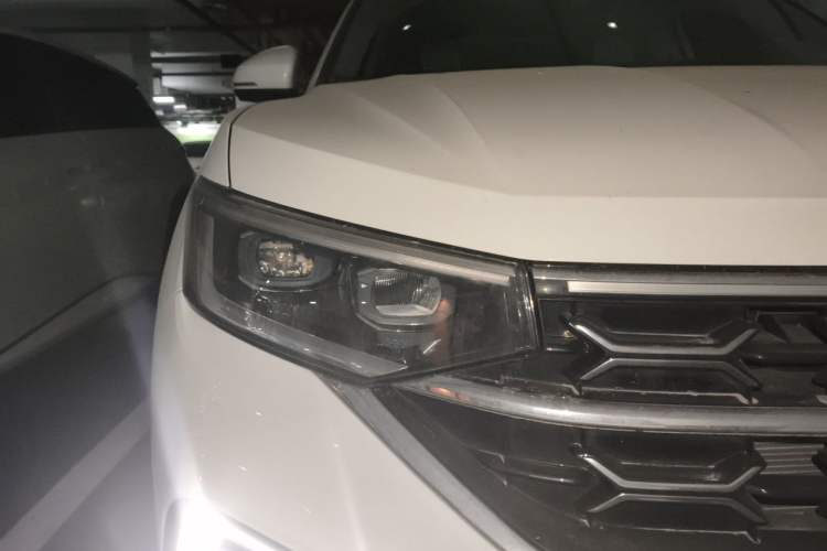 Used Volkswagen Tayron 2023 330TSI Two-Wheel-Drive Luxury Plus Advanced Version Right Front Headlight