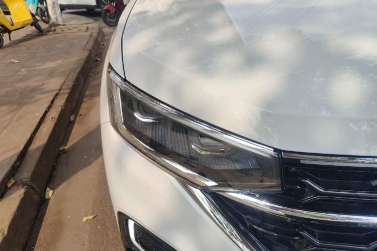 Used Volkswagen Tayron 2023 330TSI Two-Wheel-Drive Luxury Plus Advanced Version Right Front Headlight