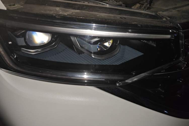 Used Volkswagen Tayron 2023 330TSI Two-Wheel-Drive R-Line High-Energy Version Right Front Headlight