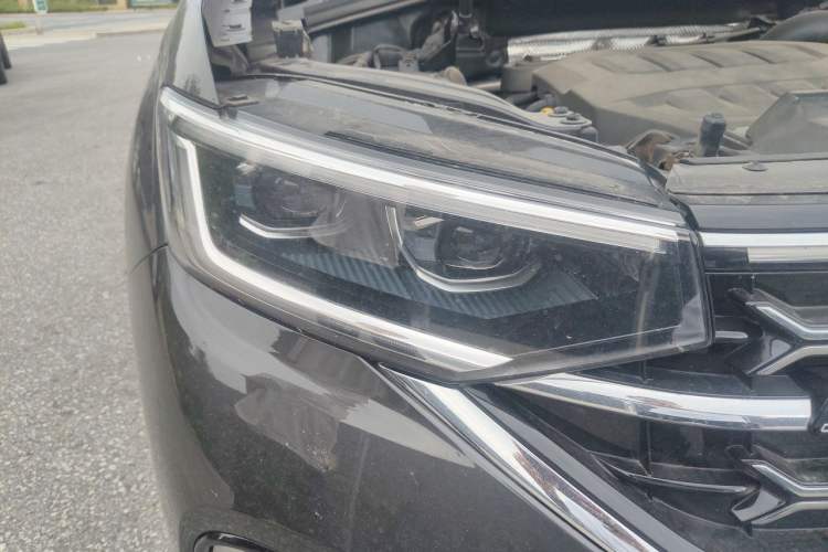 Used Volkswagen Tayron 2023 330TSI Two-Wheel-Drive R-Line High-Energy Version Right Front Headlight