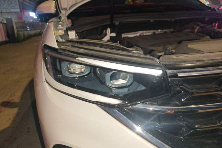 Used Volkswagen Tayron 2023 330TSI Two-Wheel-Drive Luxury Plus Advanced Version Right Front Headlight