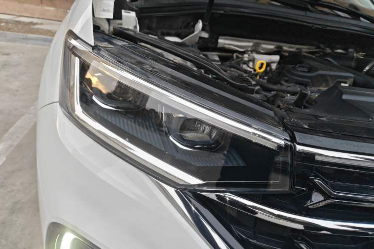 Used Volkswagen Tayron 2023 300TSI Two-Wheel-Drive Luxury Plus Advanced Edition Right Front Headlight