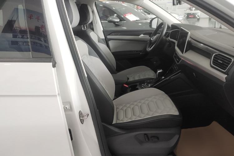 Used Volkswagen Tayron 2023 300TSI Two-Wheel-Drive Luxury Plus Advanced Edition Right Front Seat