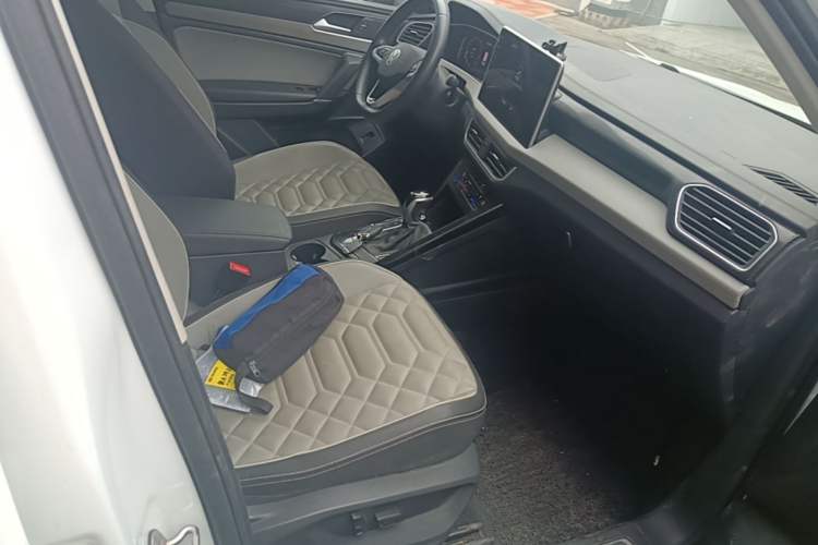 Used Volkswagen Tayron 2023 300TSI Two-Wheel-Drive Luxury Plus Advanced Edition Right Front Seat