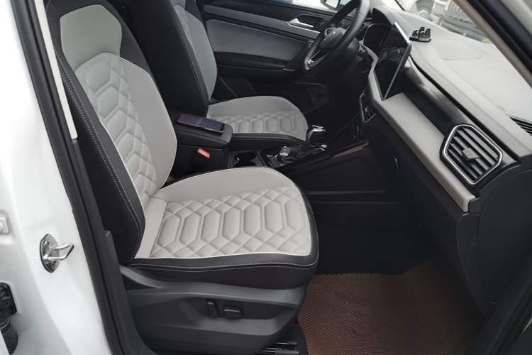 Used Volkswagen Tayron 2023 330TSI Two-Wheel-Drive Luxury Plus Advanced Version Right Front Seat
