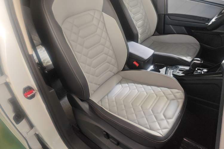 Used Volkswagen Tayron 2023 330TSI Two-Wheel-Drive R-Line High-Energy Version Right Front Seat