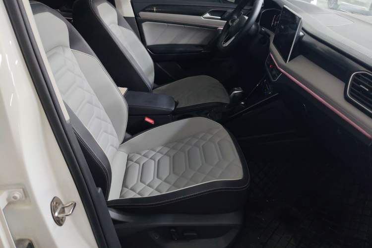 Used Volkswagen Tayron 2023 280TSI Two-Wheel-Drive Luxury Plus Advanced Version Right Front Seat