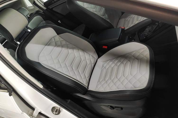 Used Volkswagen Tayron 2023 330TSI Two-Wheel-Drive Luxury Plus Advanced Version Right Front Seat
