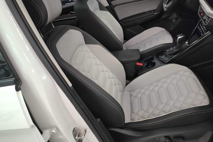 Used Volkswagen Tayron 2023 330TSI Two-Wheel-Drive Luxury Plus Advanced Version Right Front Seat