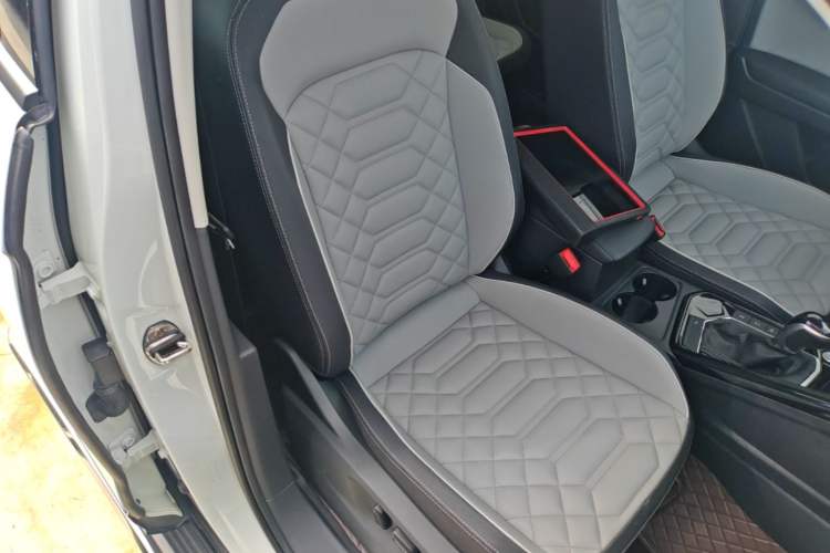 Used Volkswagen Tayron 2023 330TSI Two-Wheel-Drive Luxury Plus Advanced Version Right Front Seat