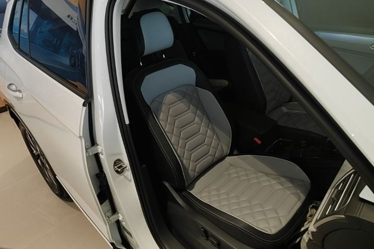 Used Volkswagen Tayron 2023 Revised Version 380TSI All-Wheel Drive R-Line High-Energy Edition Right Front Seat