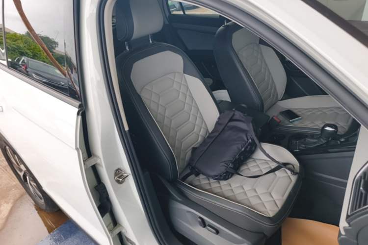 Used Volkswagen Tayron 2023 300TSI Two-Wheel-Drive Luxury Plus Advanced Edition Right Front Seat