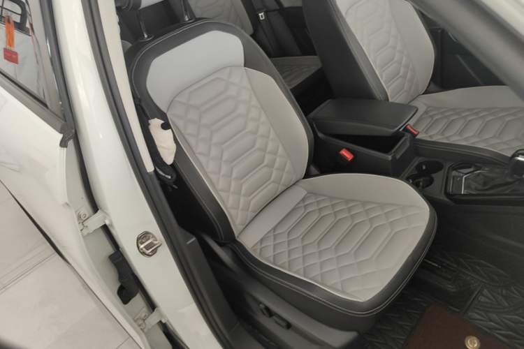 Used Volkswagen Tayron 2023 330TSI Two-Wheel-Drive Luxury Plus Advanced Version Right Front Seat