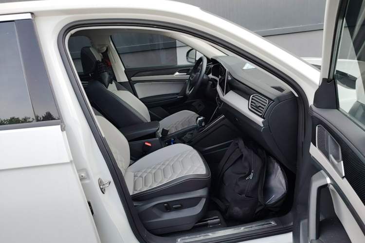 Used Volkswagen Tayron 2023 300TSI Two-Wheel-Drive Luxury Plus Advanced Edition Right Front Seat