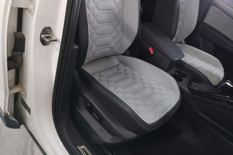 Used Volkswagen Tayron 2023 280TSI Two-Wheel-Drive Luxury Plus Advanced Version Right Front Seat