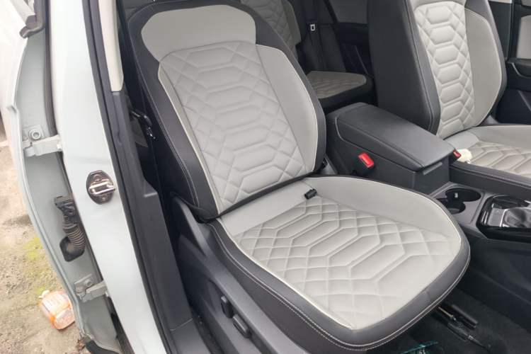Used Volkswagen Tayron 2023 300TSI Two-Wheel-Drive Luxury Plus Advanced Edition Right Front Seat