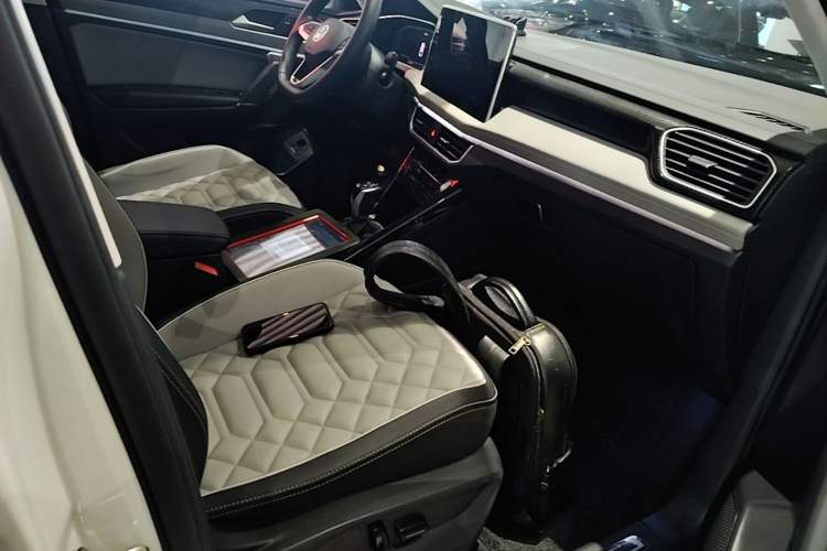 Used Volkswagen Tayron 2023 300TSI Two-Wheel-Drive Luxury Plus Advanced Edition Right Front Seat