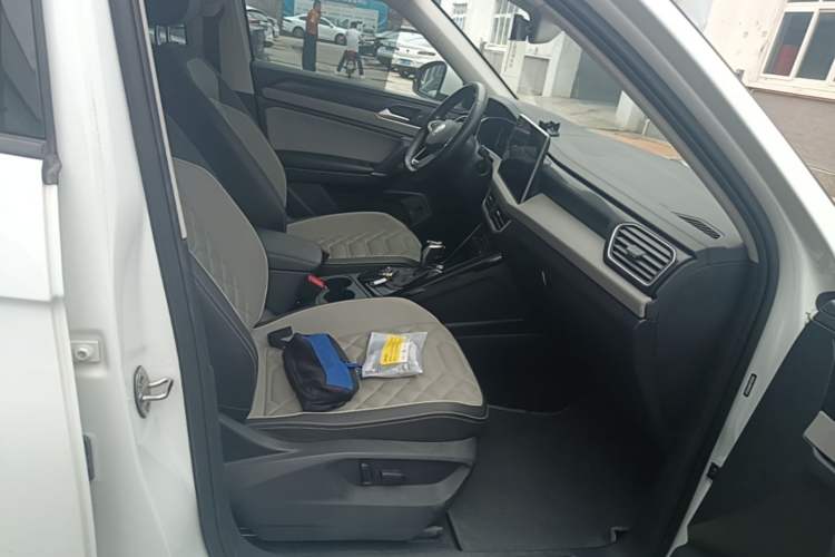 Used Volkswagen Tayron 2023 300TSI Two-Wheel-Drive Luxury Plus Advanced Edition Right Front Seat