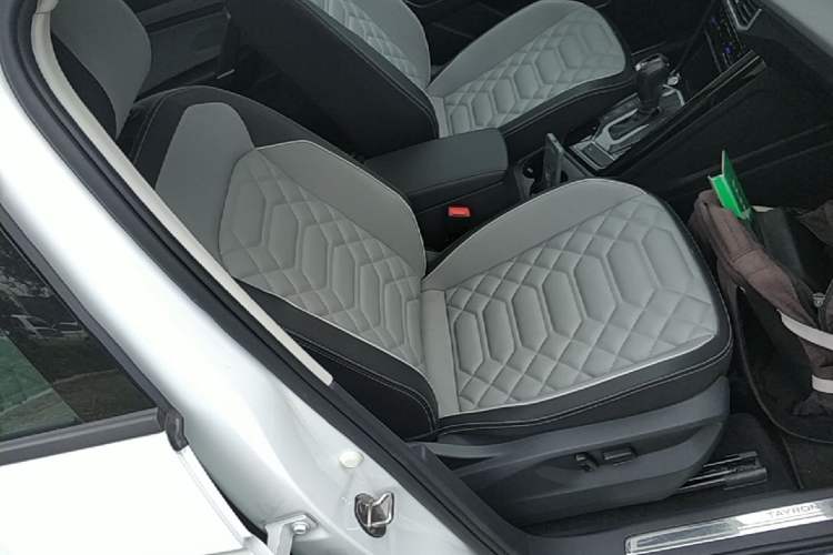 Used Volkswagen Tayron 2023 280TSI Two-Wheel-Drive Luxury Plus Advanced Version Right Front Seat