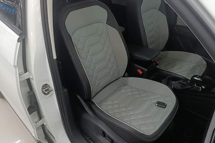 Used Volkswagen Tayron 2023 330TSI Two-Wheel-Drive Luxury Plus Advanced Version Right Front Seat