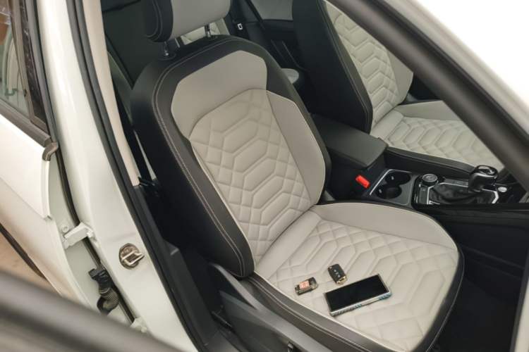 Used Volkswagen Tayron 2023 Revised Version 380TSI All-Wheel Drive R-Line High-Energy Edition Right Front Seat