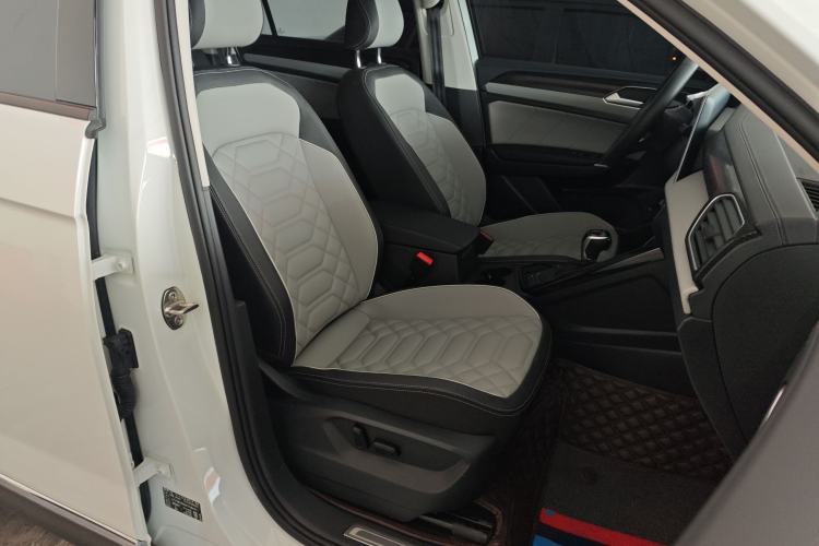 Used Volkswagen Tayron 2023 330TSI Two-Wheel-Drive Luxury Plus Advanced Version Right Front Seat