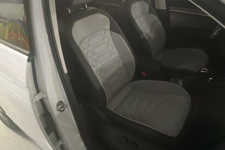 Used Volkswagen Tayron 2023 300TSI Two-Wheel-Drive Luxury Plus Advanced Edition Right Front Seat