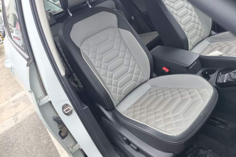 Used Volkswagen Tayron 2023 300TSI Two-Wheel-Drive Luxury Plus Advanced Edition Right Front Seat