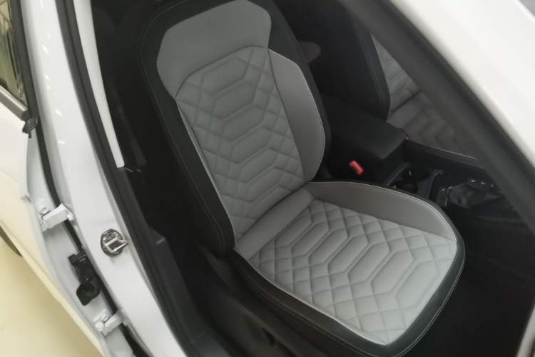 Used Volkswagen Tayron 2023 330TSI Two-Wheel-Drive Luxury Plus Advanced Version Right Front Seat