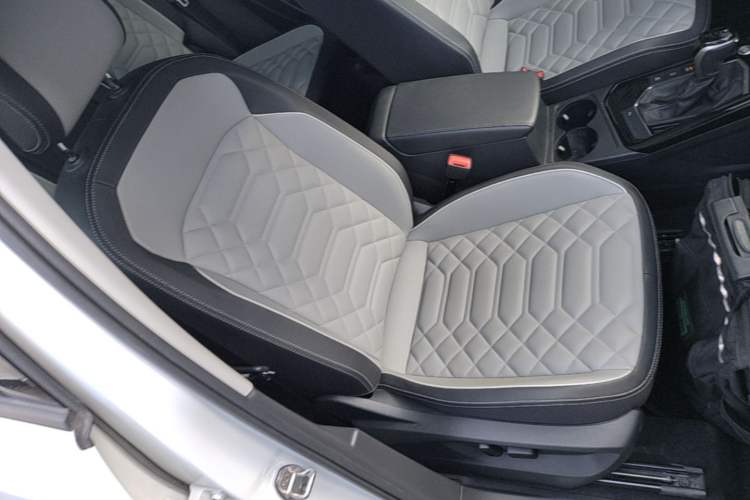 Used Volkswagen Tayron 2023 330TSI Two-Wheel-Drive Luxury Plus Advanced Version Right Front Seat