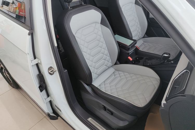 Used Volkswagen Tayron 2023 330TSI Two-Wheel-Drive Luxury Plus Advanced Version Right Front Seat