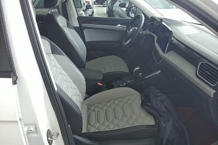Used Volkswagen Tayron 2023 330TSI Two-Wheel-Drive Luxury Plus Advanced Version Right Front Seat