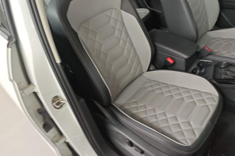 Used Volkswagen Tayron 2023 Revised Version 380TSI All-Wheel Drive R-Line High-Energy Edition Right Front Seat