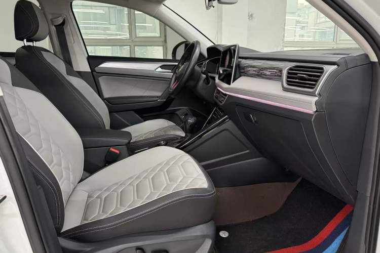 Used Volkswagen Tayron 2023 Revised Version 380TSI All-Wheel Drive R-Line High-Energy Edition Right Front Seat