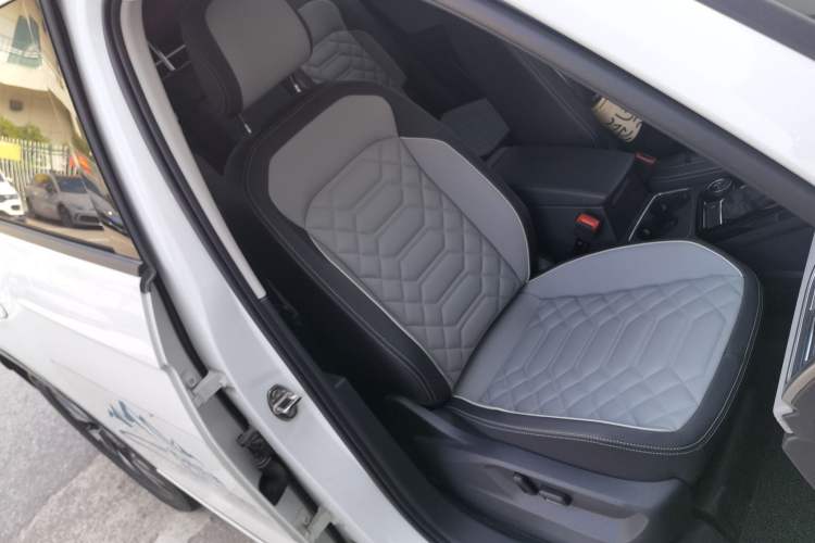 Used Volkswagen Tayron 2023 Revised Version 380TSI All-Wheel Drive R-Line High-Energy Edition Right Front Seat