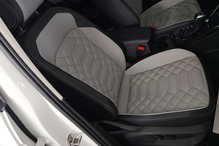 Used Volkswagen Tayron 2023 330TSI Two-Wheel-Drive Luxury Plus Advanced Version Right Front Seat
