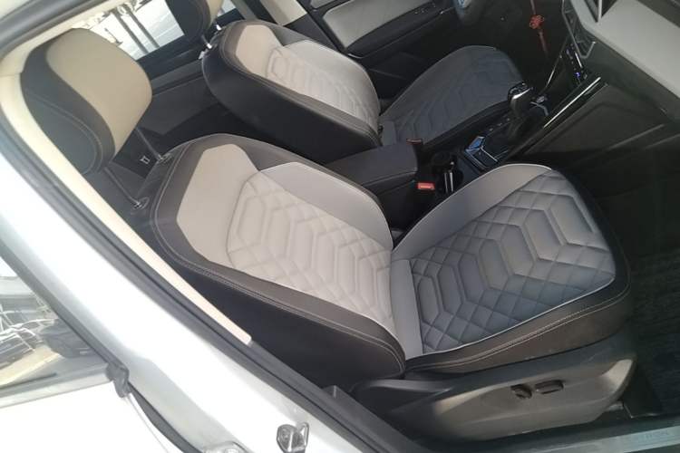 Used Volkswagen Tayron 2023 330TSI Two-Wheel-Drive Luxury Plus Advanced Version Right Front Seat