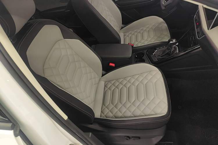 Used Volkswagen Tayron 2023 300TSI Two-Wheel-Drive Luxury Plus Advanced Edition Right Front Seat