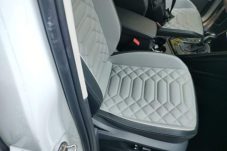 Used Volkswagen Tayron 2023 300TSI Two-Wheel-Drive Luxury Plus Advanced Edition Right Front Seat
