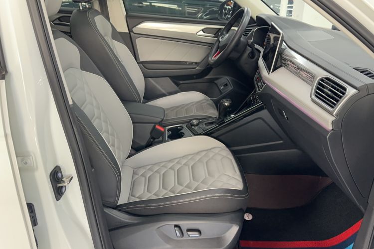Used Volkswagen Tayron 2023 Revised Version 380TSI All-Wheel Drive R-Line High-Energy Edition Right Front Seat