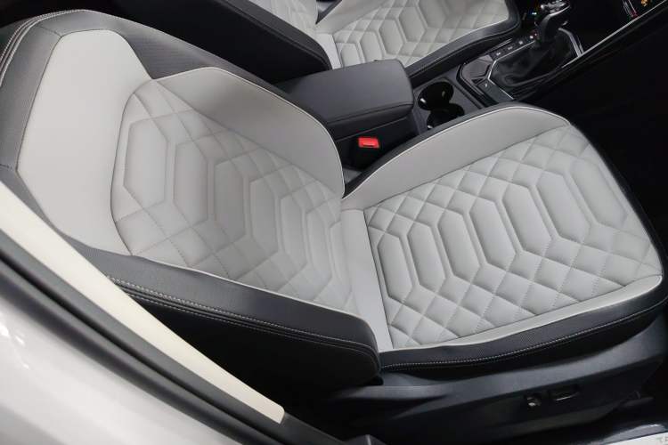 Used Volkswagen Tayron 2023 330TSI Two-Wheel-Drive Luxury Plus Advanced Version Right Front Seat