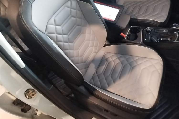 Used Volkswagen Tayron 2023 Revised Version 380TSI All-Wheel Drive R-Line High-Energy Edition Right Front Seat