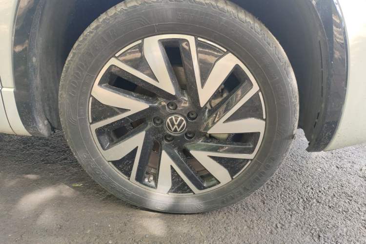 Used Volkswagen Tayron 2023 330TSI Two-Wheel-Drive R-Line High-Energy Version Right Front Wheel Hub