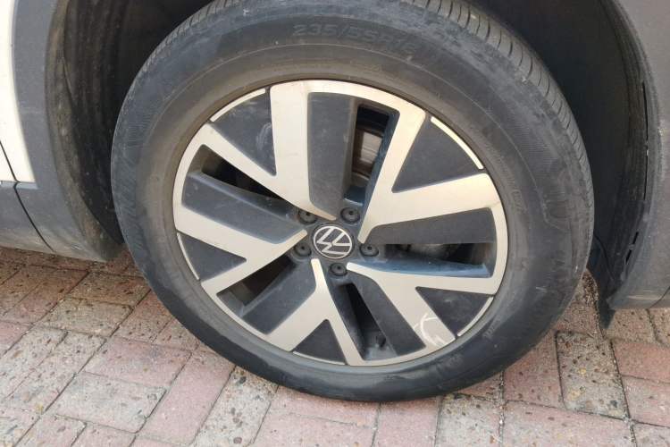 Used Volkswagen Tayron 2023 280TSI Two-Wheel-Drive Luxury Plus Advanced Version Right Front Wheel Hub
