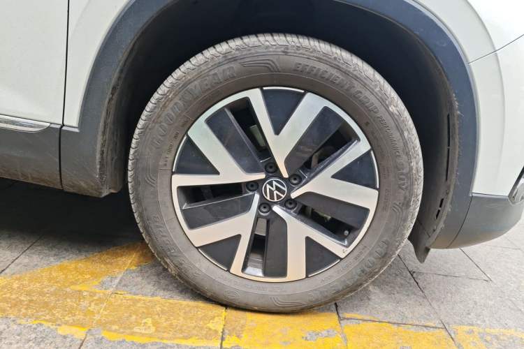 Used Volkswagen Tayron 2023 330TSI Two-Wheel-Drive Luxury Plus Advanced Version Right Front Wheel Hub