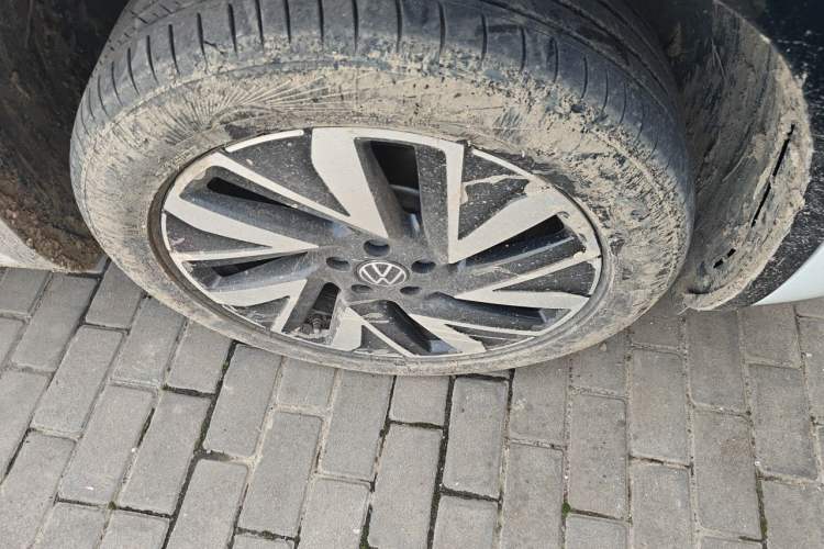 Used Volkswagen Tayron 2023 380TSI Four-Wheel Drive R-Line High-Energy Version Right Front Wheel Hub