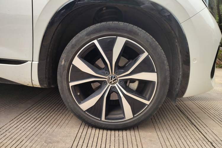 Used Volkswagen Tayron 2023 380TSI Four-Wheel Drive R-Line Pro Smart Edition Right Front Wheel Hub